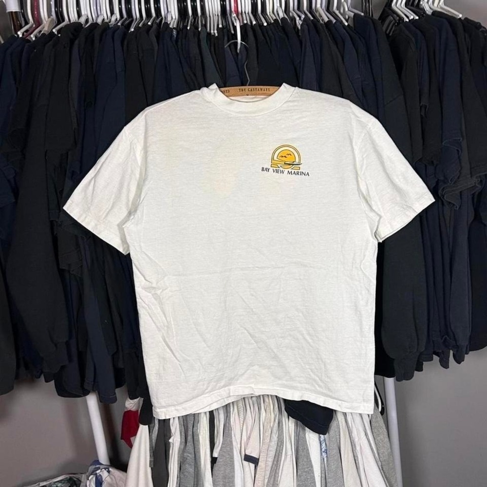 90s graphic tee with a cool design #90s single stitch bat view area Size L